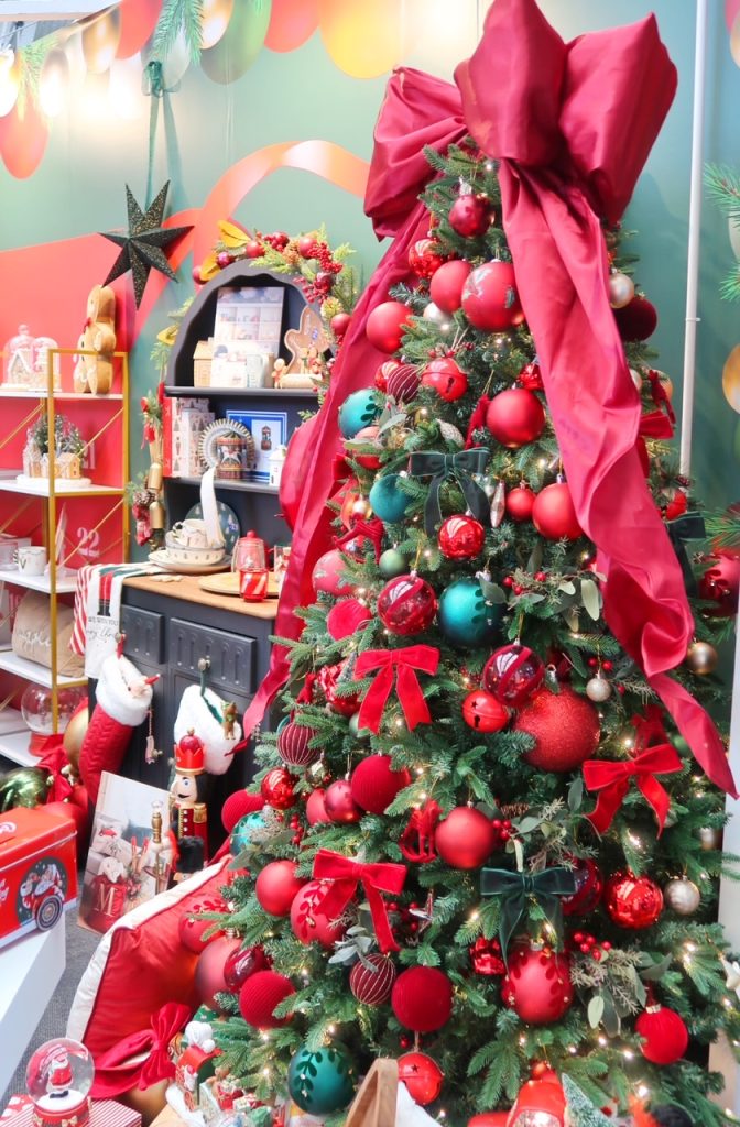 B&M-christmas-press-show