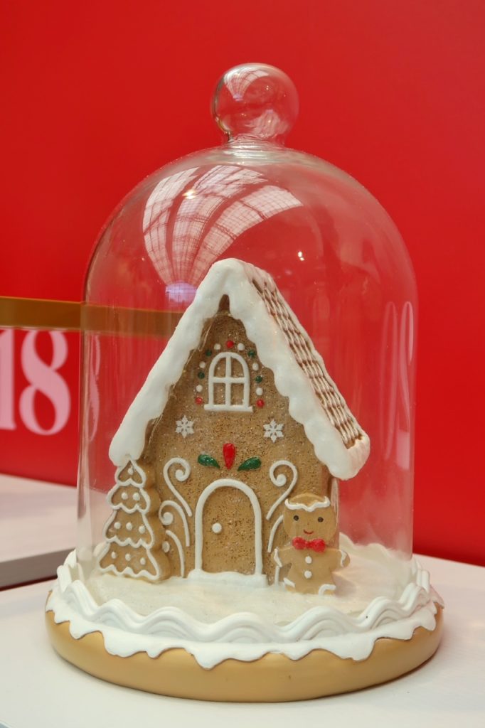 bm-christmas-light-up-gingerbread-house