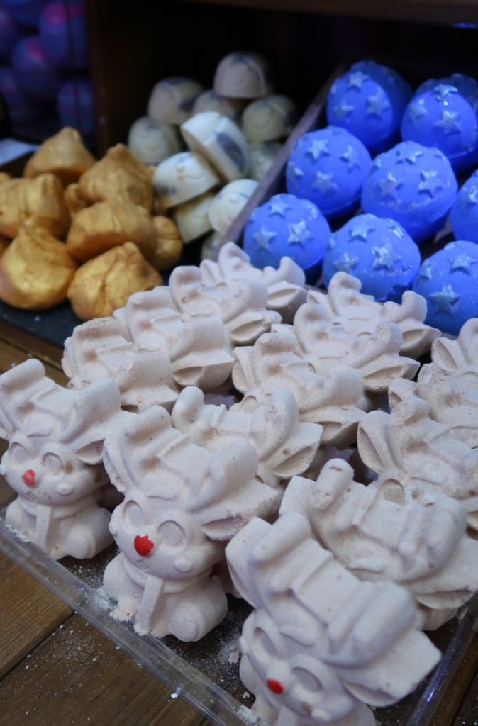 lush-christmas-reindeer-bath-bomb