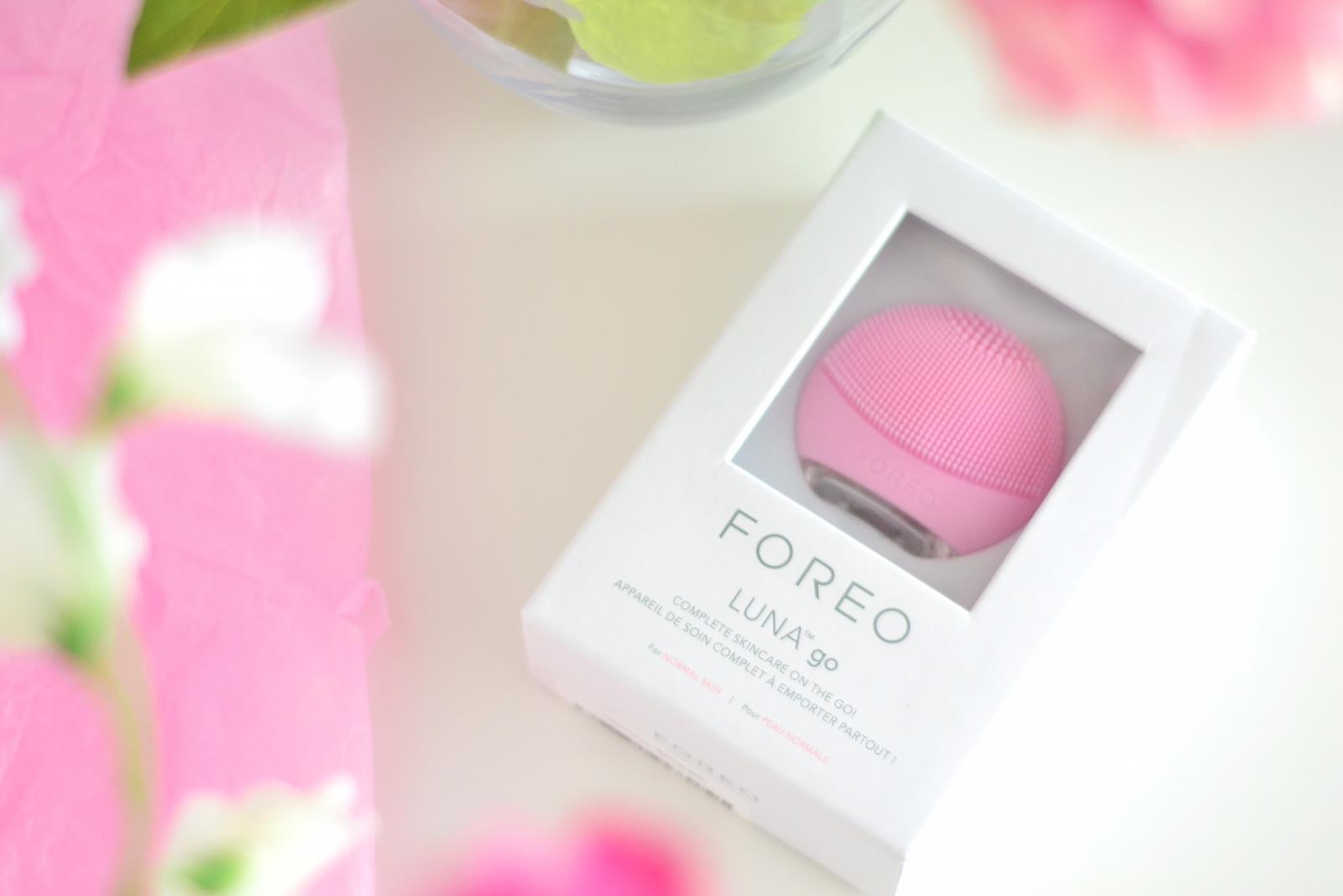 foreo-luna=go-skincare-device